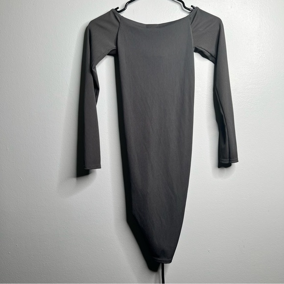 NWT PrettyLittleThing Charcoal Gray Ruched Bodycon Off Shoulder Dress Size 2 - Picture 6 of 7